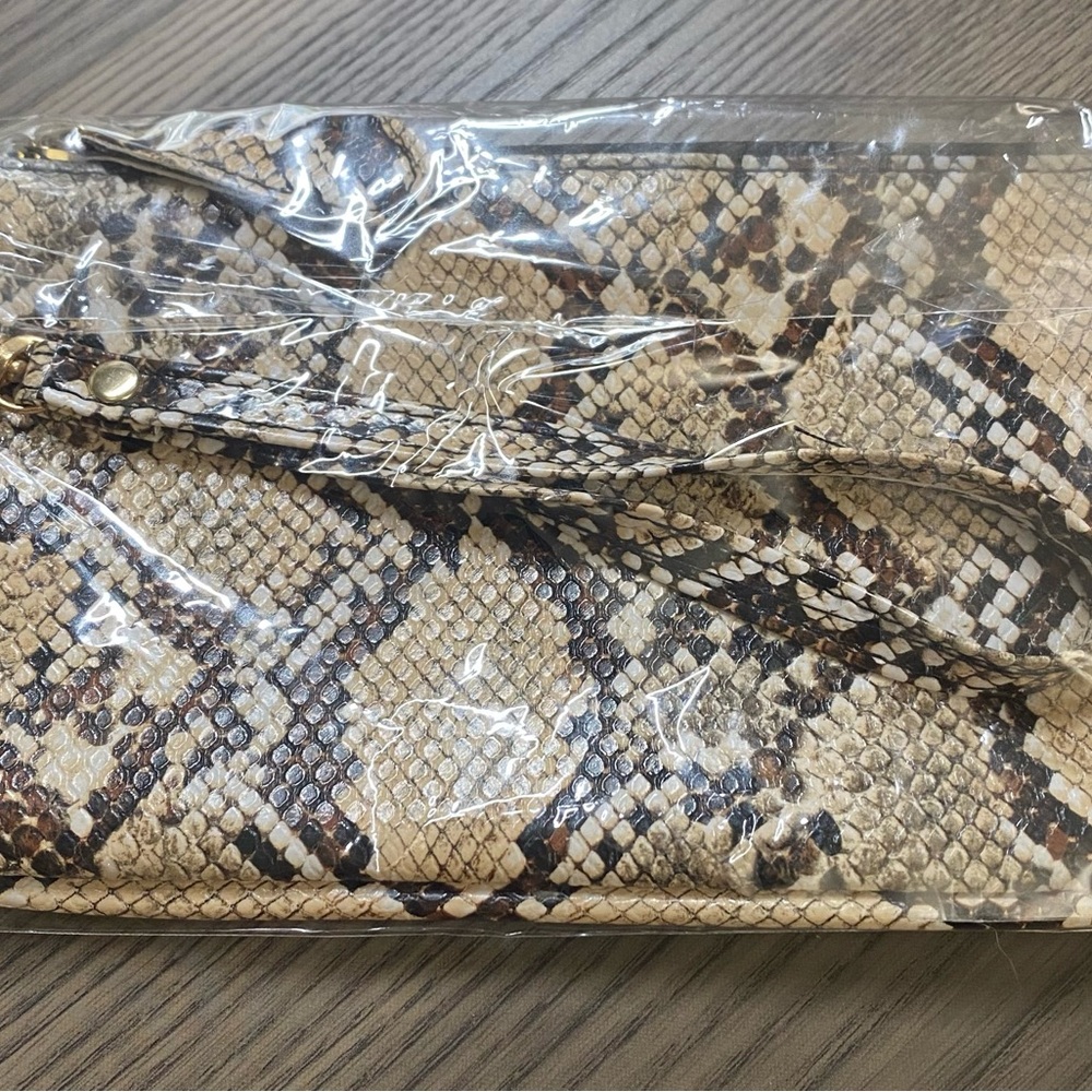 NWT Snakeskin Pattern Wristlet